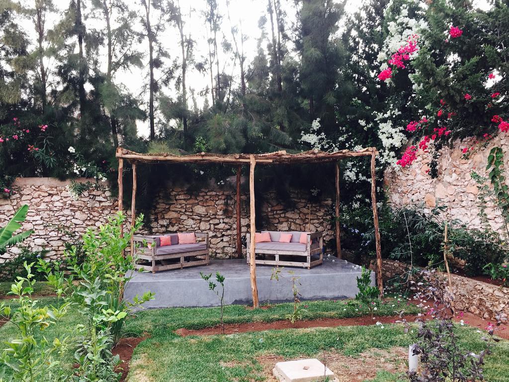 La Maison Des Ailleurs Homestay *